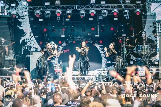 BABYMETAL_Goodthings_Mitchellchamberlain03_970_645_s_c1