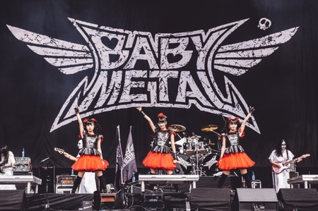 2015Babymetal_LeedsFestival2015_9__AH300815-720x479